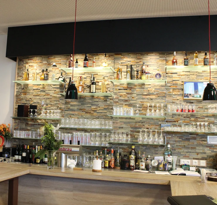 rp-referenz-deutschland-rodgau-buergerhaus-dudenhofen-innenaufnahme-led-stripes-theke-bar@2x (1)