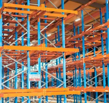rp-referenz-deutschland-rodgau-rpgroup-lagerhalle-innenaufnahme-regale-hallenstrahler-casambi