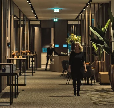 rp-referenz-niederlande-hertek-hotel-valk-tilburg-innenaufnahme-flur